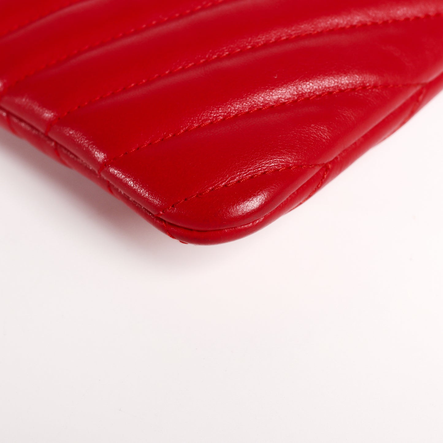 Pre-Owned Saint Laurent Monogram Red Chevron Quilted Calfskin Leather Wristlet 18623974