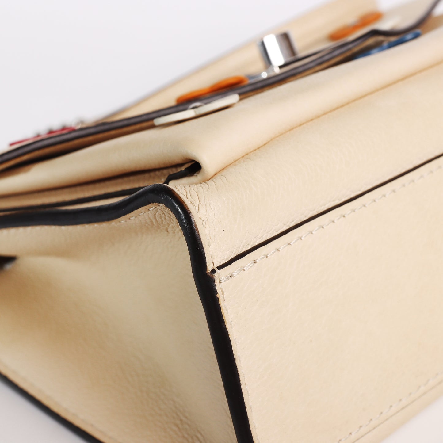 Pre-Owned Louis Vuitton Mylockme White Calfskin Leather Crossbody Bag 19930696