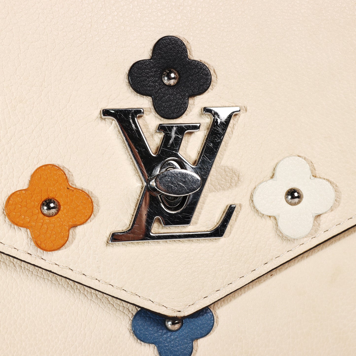 Pre-Owned Louis Vuitton Mylockme White Calfskin Leather Crossbody Bag 19930696