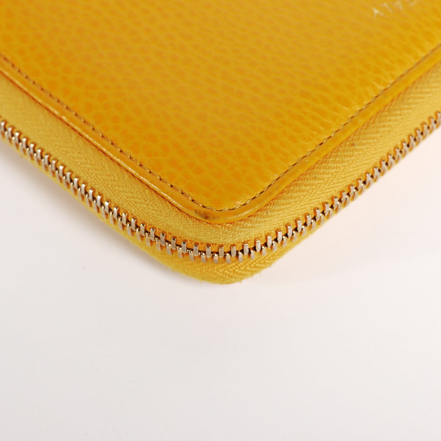 Pre-Owned Gucci Yellow Grained Calfskin Zip-Around Wallet 20211245