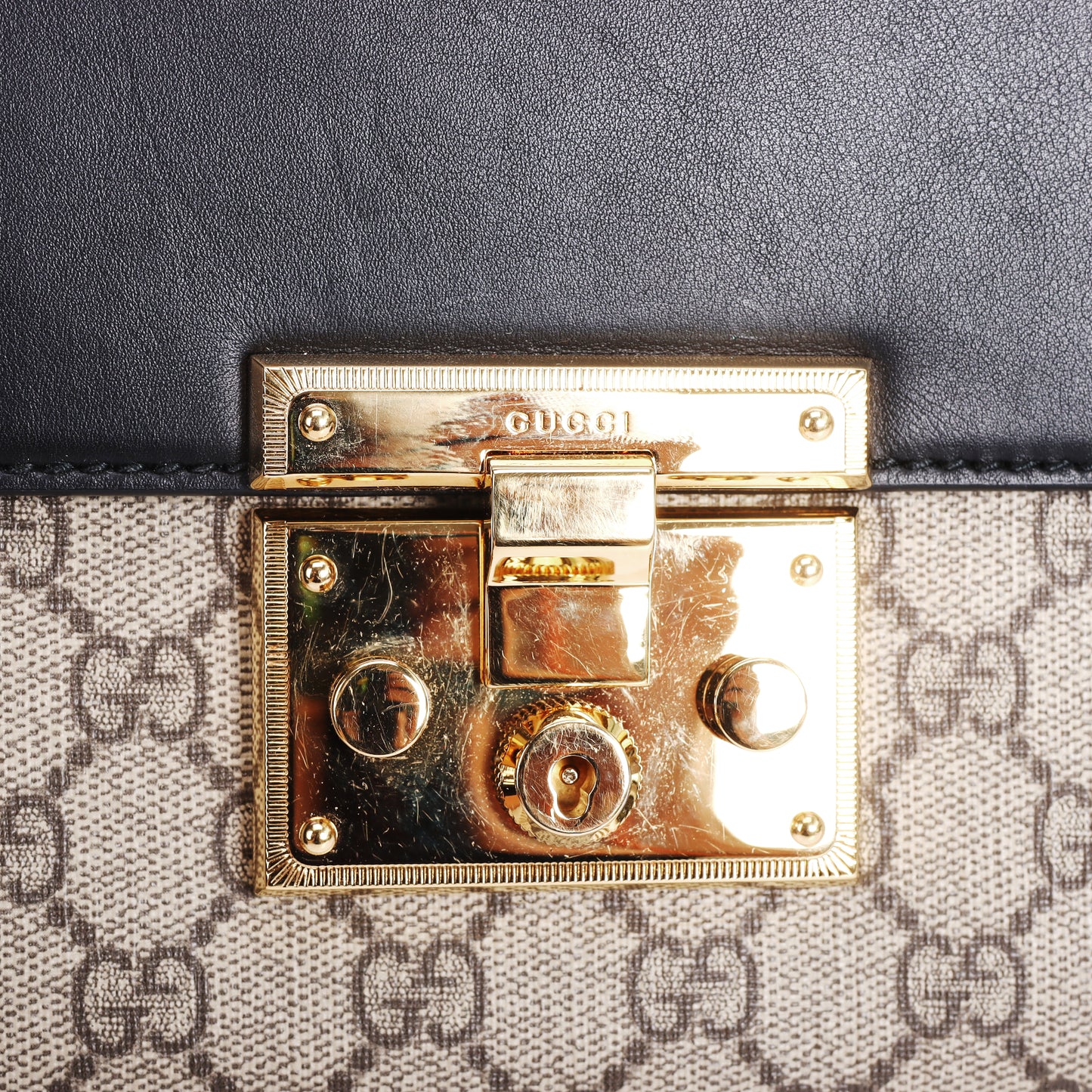 Pre-Owned Gucci Padlock GG Supreme Beige Coated Canvas Shoulder Bag 21992284