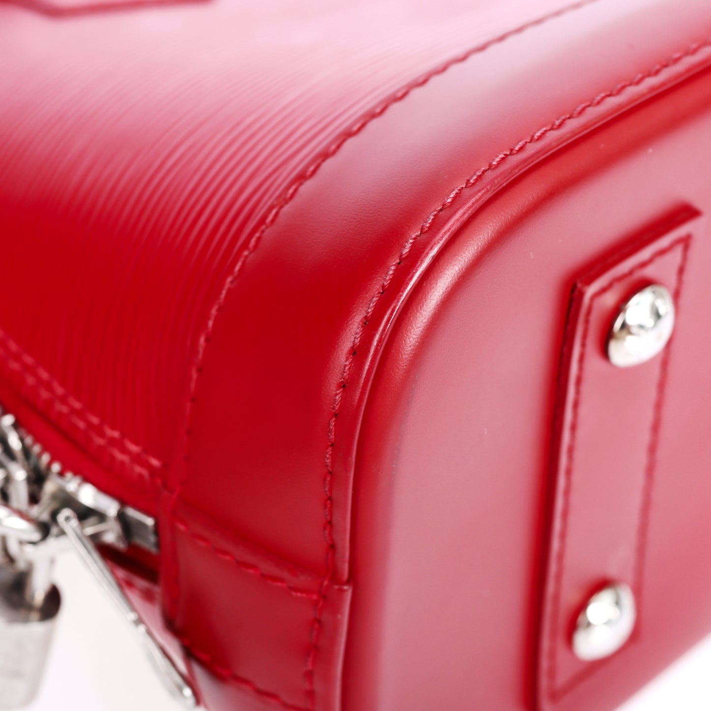 Pre-Owned Louis Vuitton Alma BB Red Epi Calfskin Leather Shoulder Bag 25079498