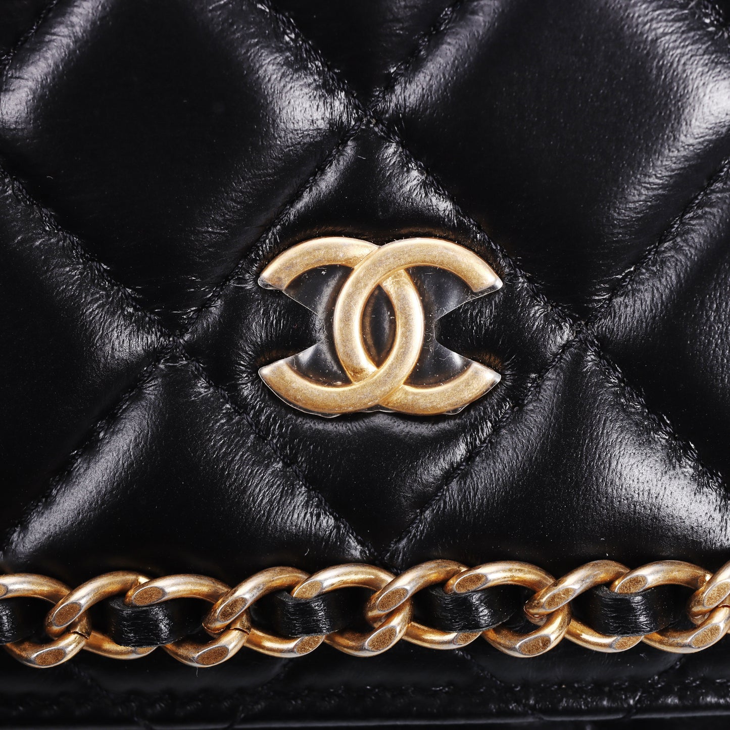 Pre-Owned Chanel Black Lambskin Classic Wallet On Chain 26421238 L