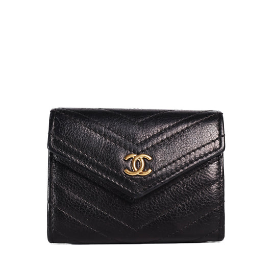 Pre-Owned Chanel Interlocking CC Logo Black Calfskin Compact Wallet 30086145