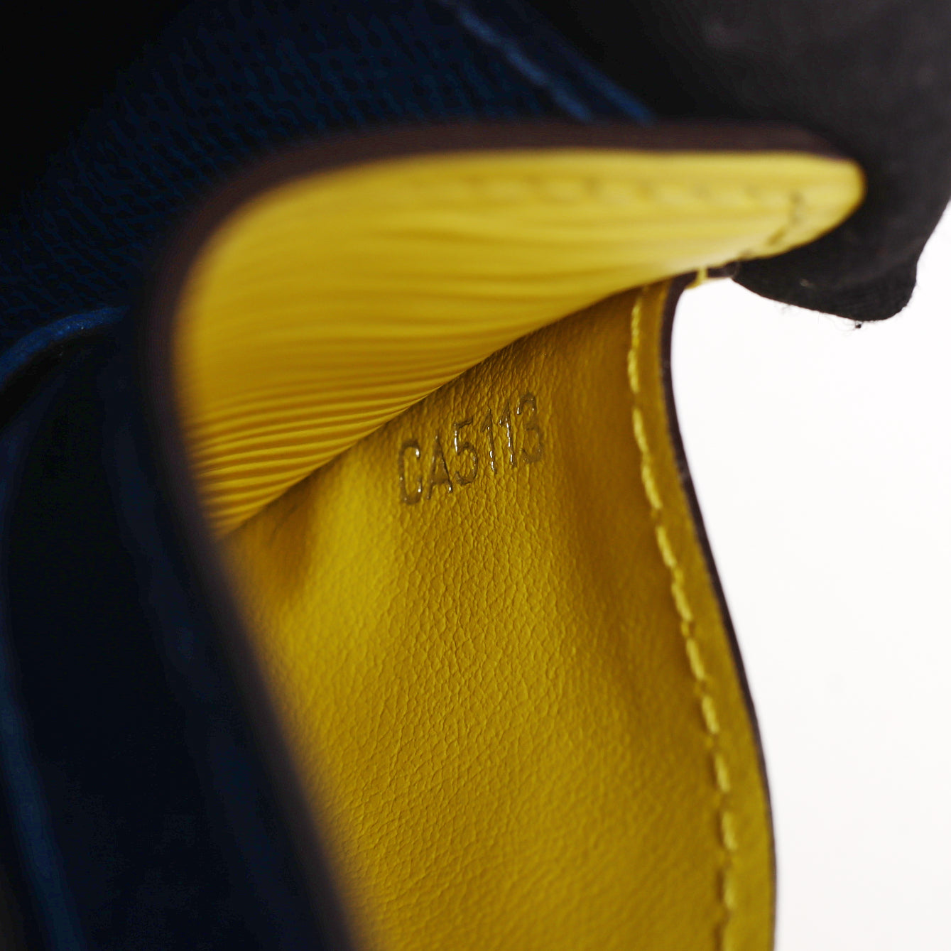 Pre-Owned Louis Vuitton Sarah Blue and Yellow  Epi Calfskin Leather Wallet 32073447