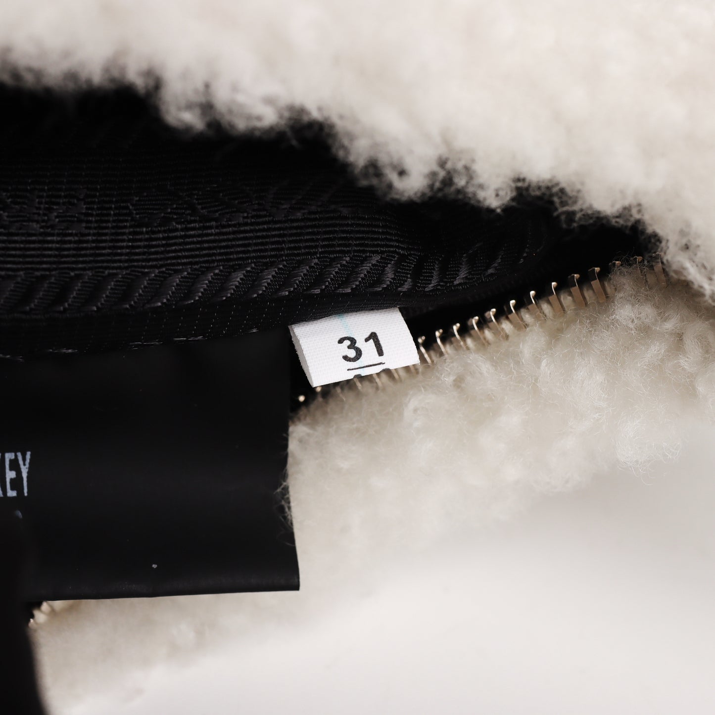 Pre-Owned Prada Re-Edition 2000 White Shearling Top Handle Bag 32295215