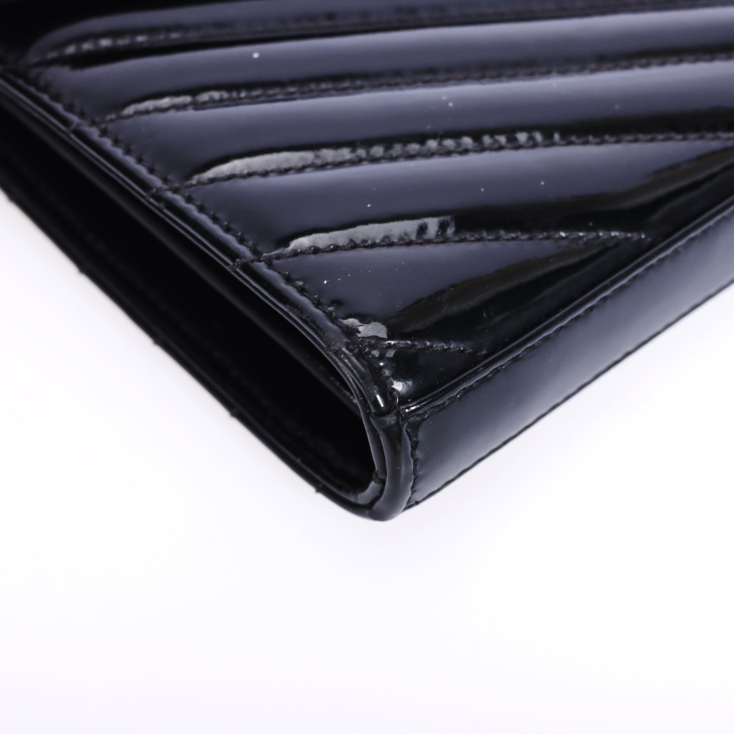 Pre-Owned Saint Laurent Chevron Black Patent Leather Wallet on Chain 32841904