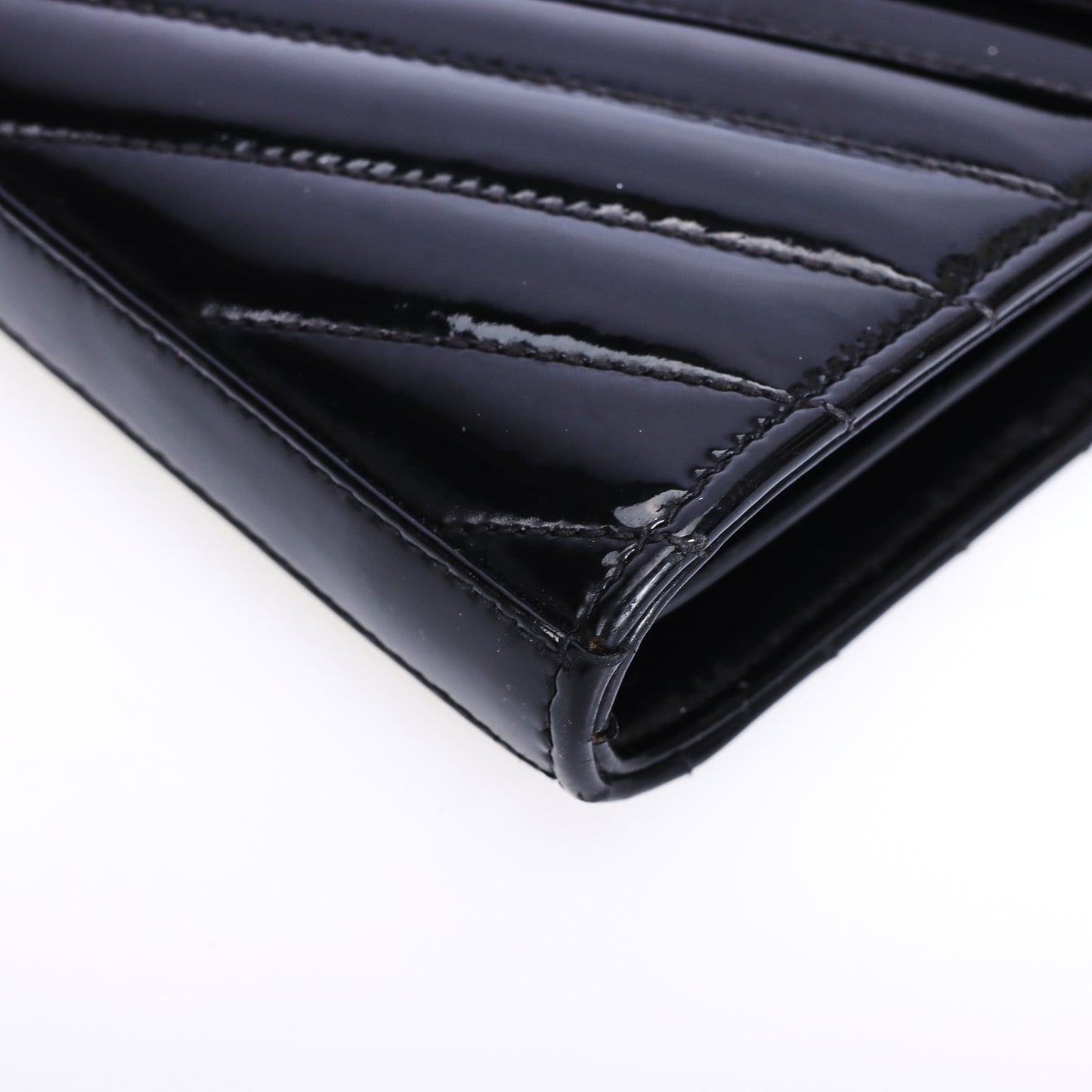 Pre-Owned Saint Laurent Chevron Black Patent Leather Wallet on Chain 32841904