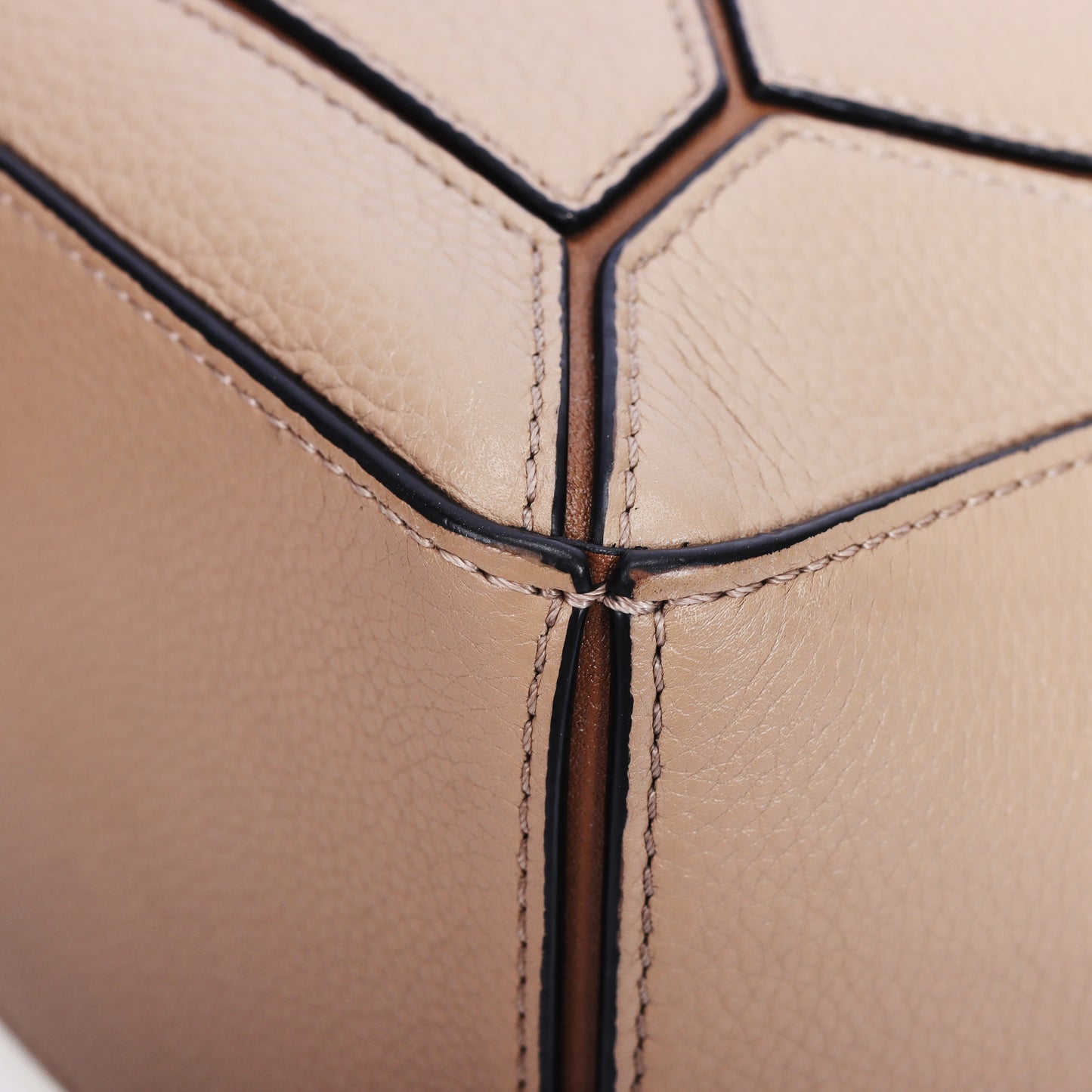 Pre-Owned Loewe Puzzle Beige Calfskin Shoulder Bag 34278693