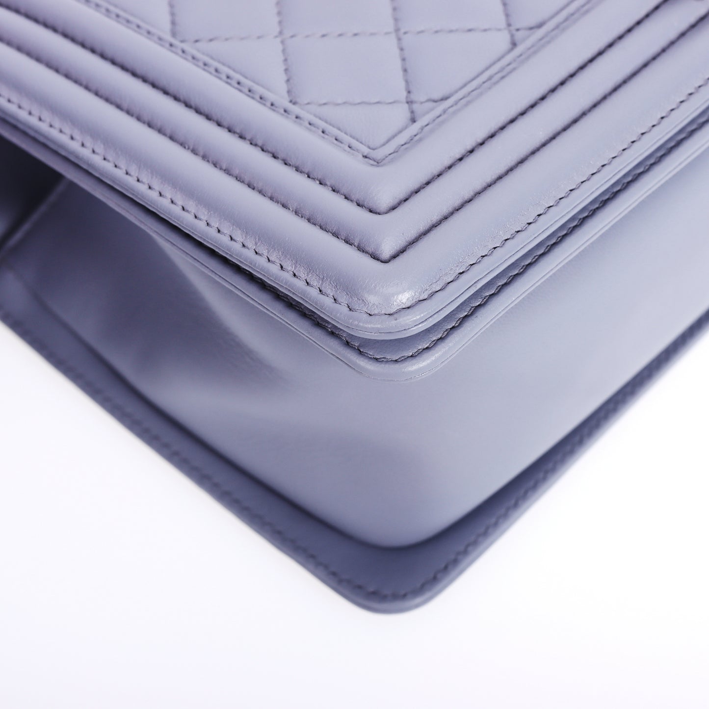 Pre-Owned Chanel Boy Lavender Lambskin Crossbody Bag 36708851 L