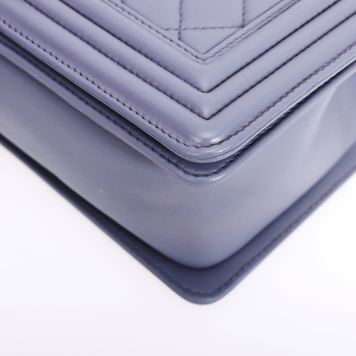 Pre-Owned Chanel Boy Lavender Lambskin Crossbody Bag 36708851 L