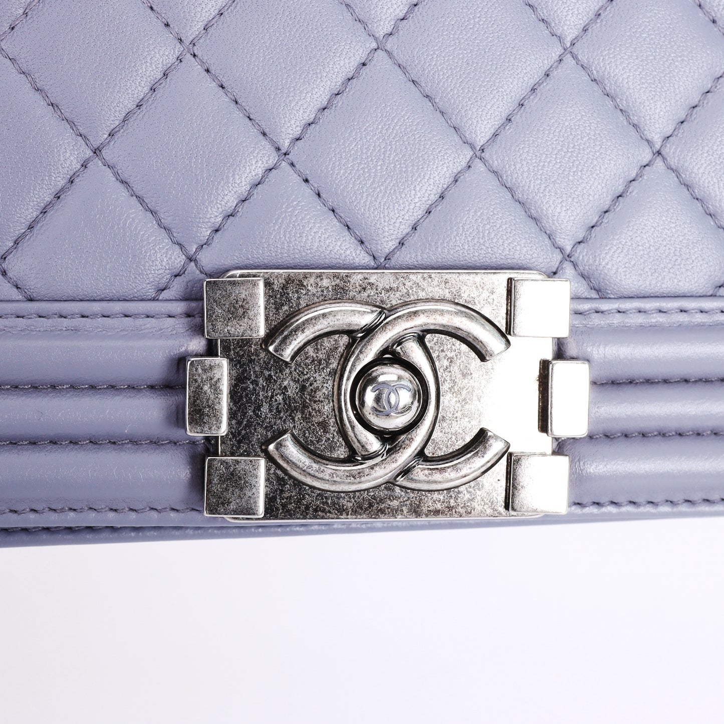 Pre-Owned Chanel Boy Lavender Lambskin Crossbody Bag 36708851 L