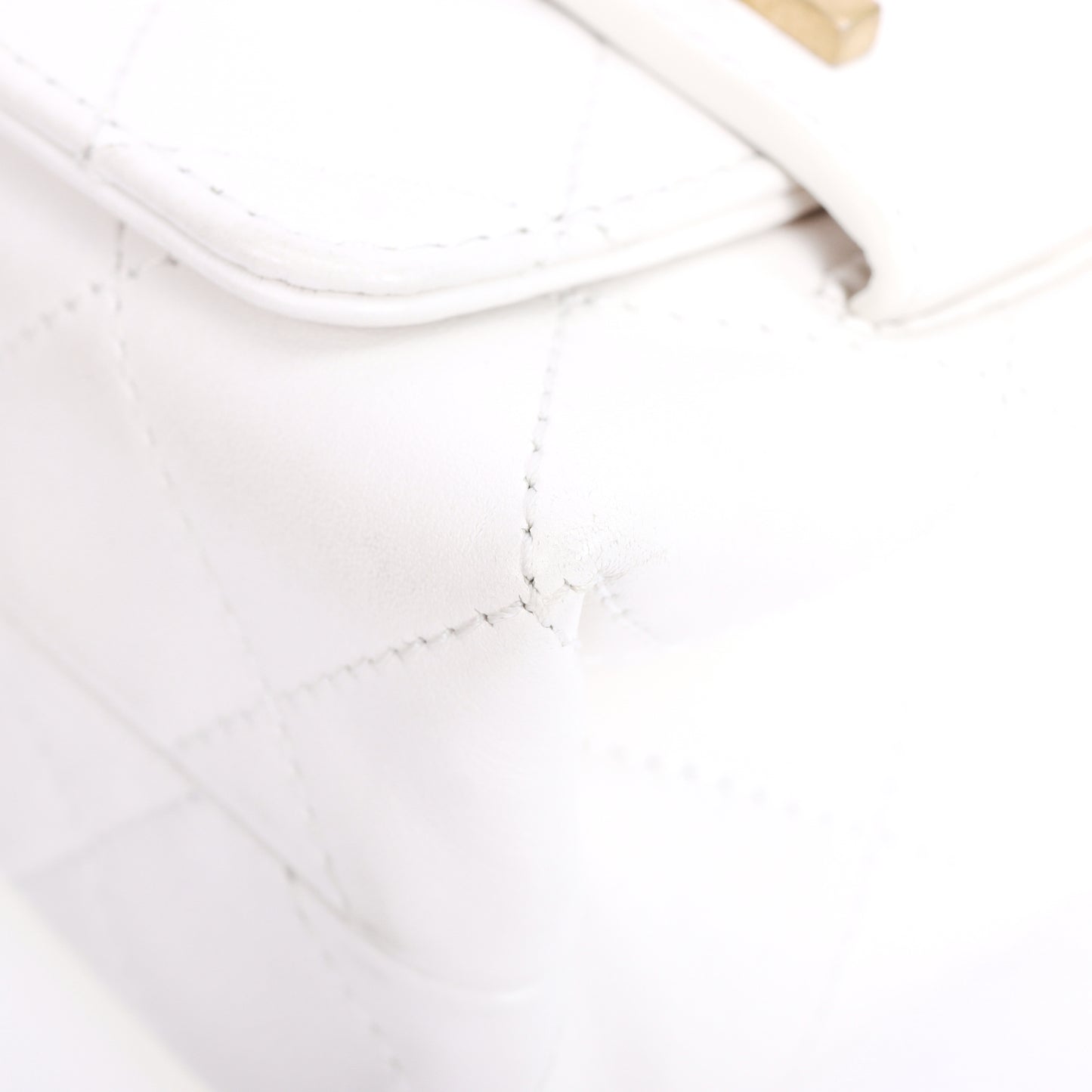 Pre-Owned Chanel Flap White Calfskin Shoulder Bag 40569417 L