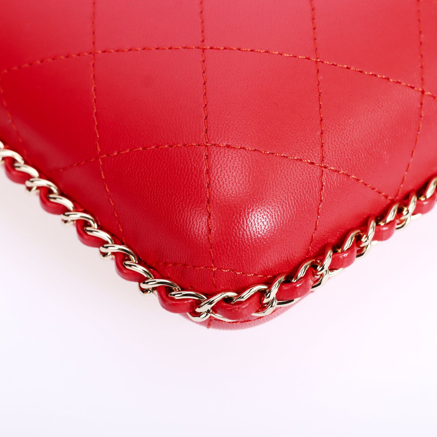 Pre-Owned Chanel Quilted Red Calfskin Crossbody Bag 43247905L