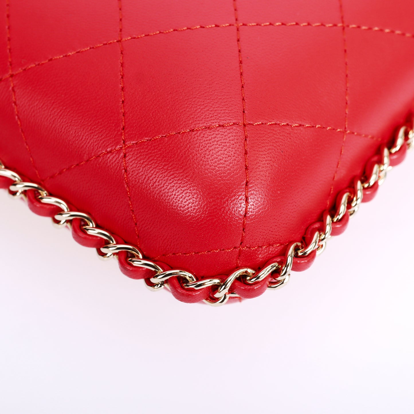 Pre-Owned Chanel Quilted Red Calfskin Crossbody Bag 43247905L