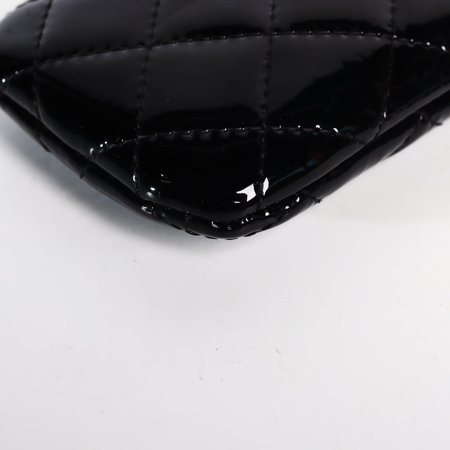 Pre-Owned Chanel Quilted Black Patent Leather Phone Bag 45136329