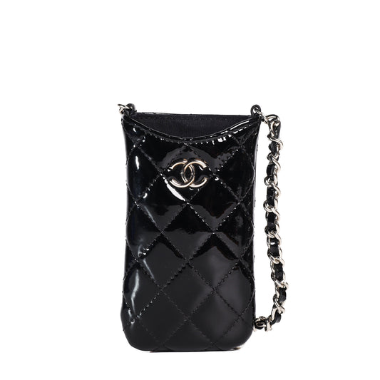Pre-Owned Chanel Quilted Black Patent Leather Phone Bag 45136329