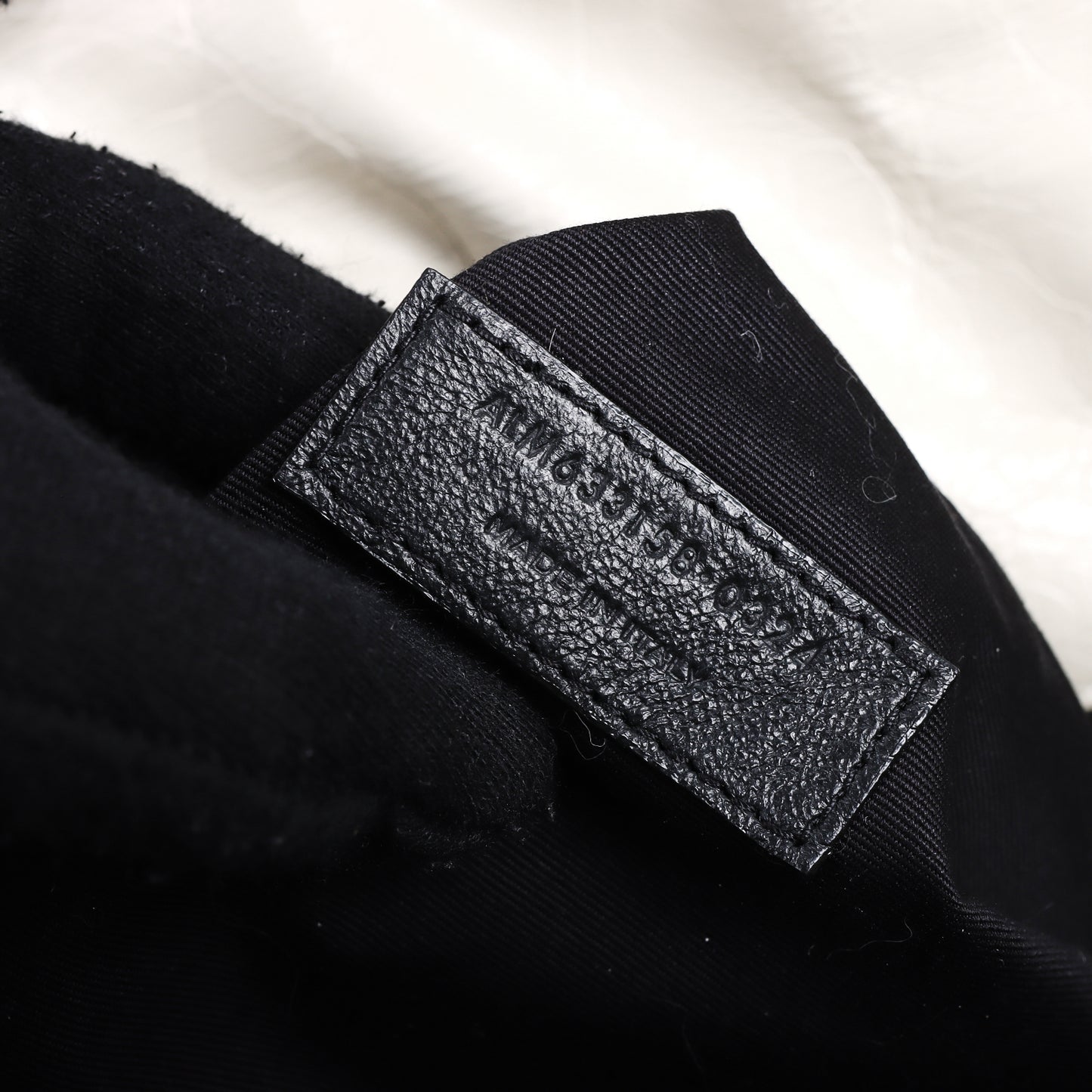 Pre-Owned Saint Laurent Niki White Calfskin Shoulder Bag 45316153 L