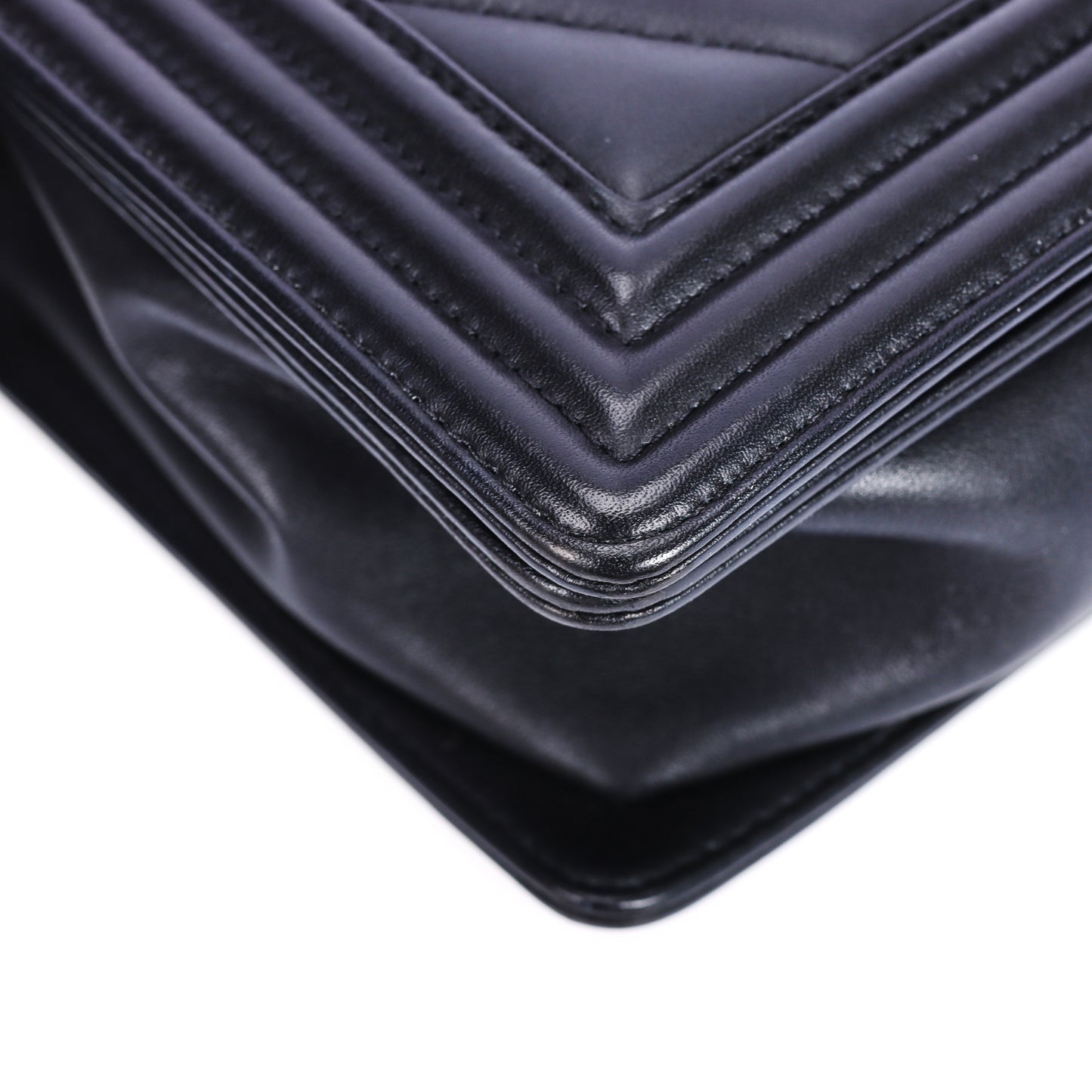 Pre-Owned Chanel Boy Black Calfskin Shoulder Bag 47707292  l