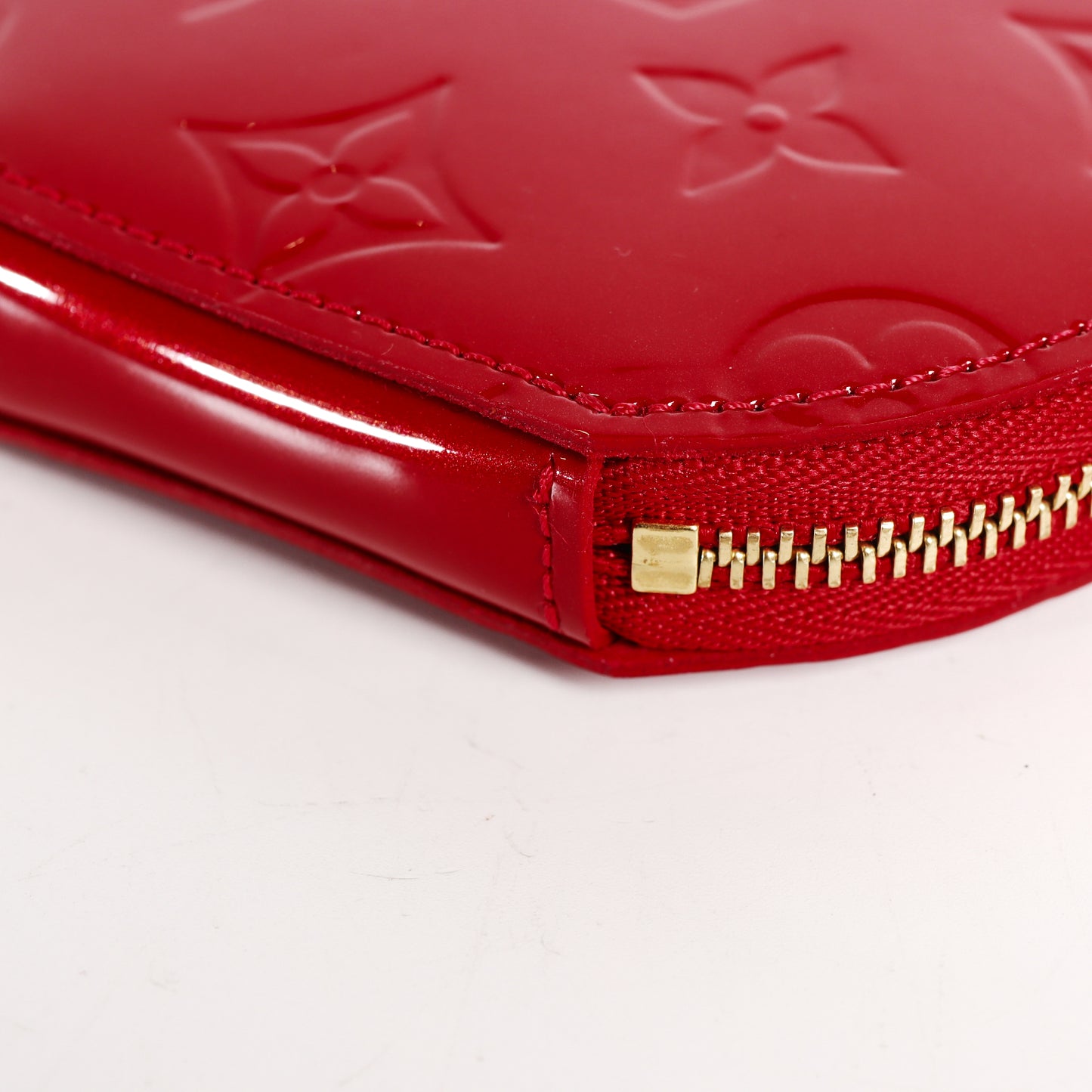 Pre-Owned Louis Vuitton Round Red Patent Leather Coin Purse 48552911