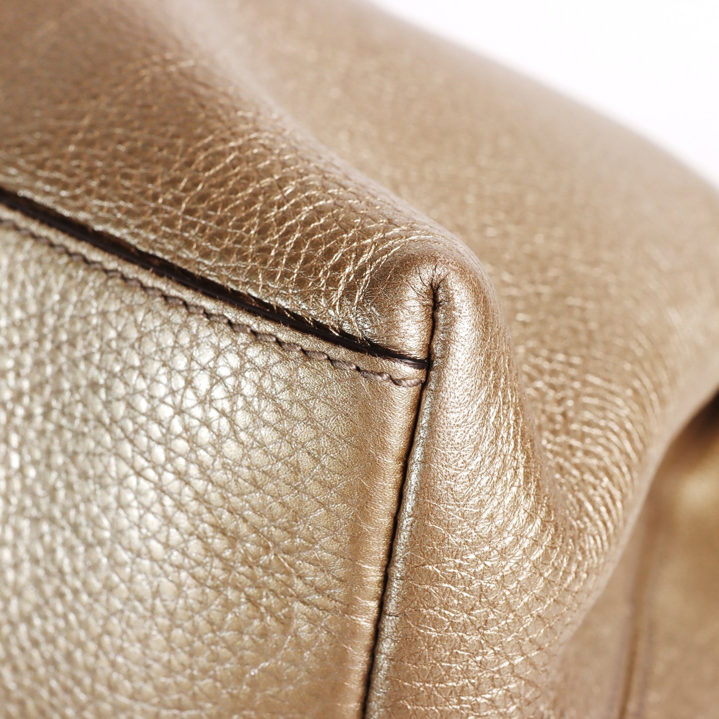 Pre-Owned Gucci Soho Metallic Gold Calfskin Shoulder Bag 48666396