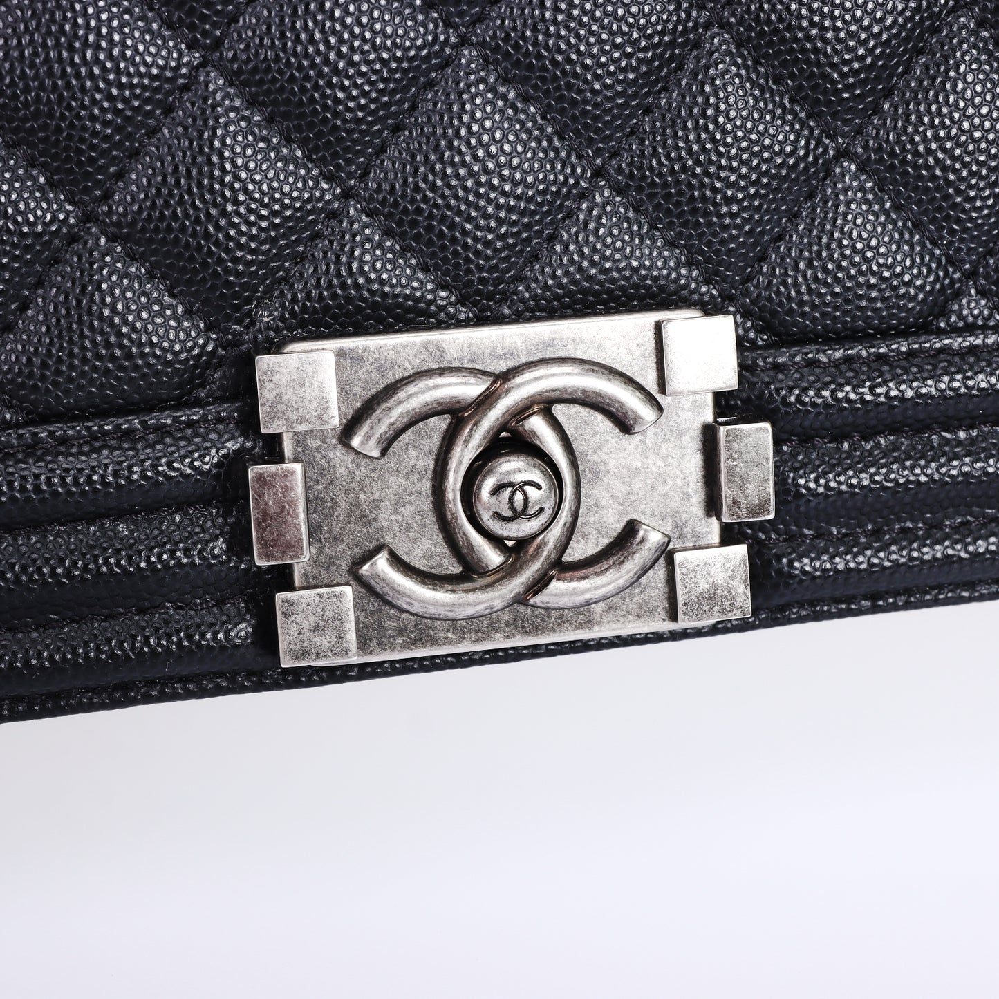 Pre-Owned Chanel Boy Medium Size Black Calfskin Leather Crossbody Bag 50888397 L