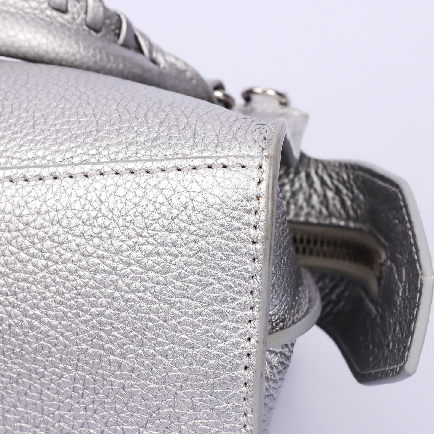 Pre-Owned Balenciaga City Silver Calfskin Shoulder Bag 54450961