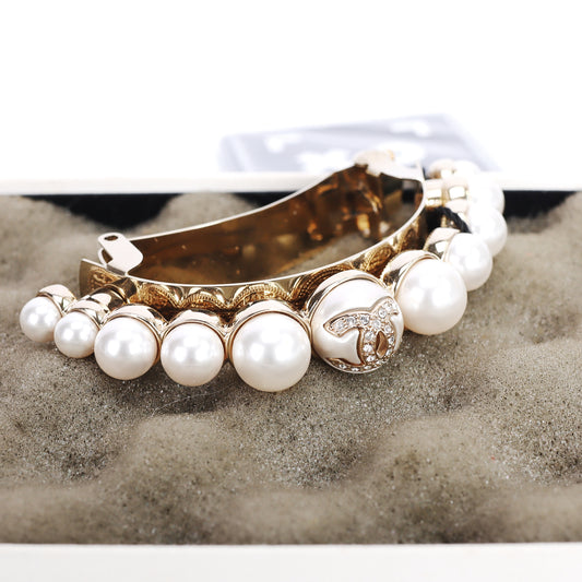 Pre-Owned Chanel Gold Metal with Pearls Hair Accessory 55123964 L