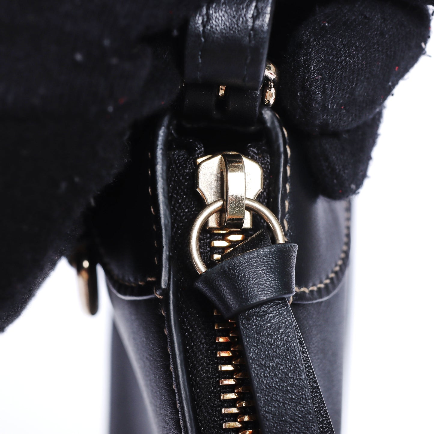 Pre-Owned Gucci  Black Calfskin Crossbody Bag 56943083