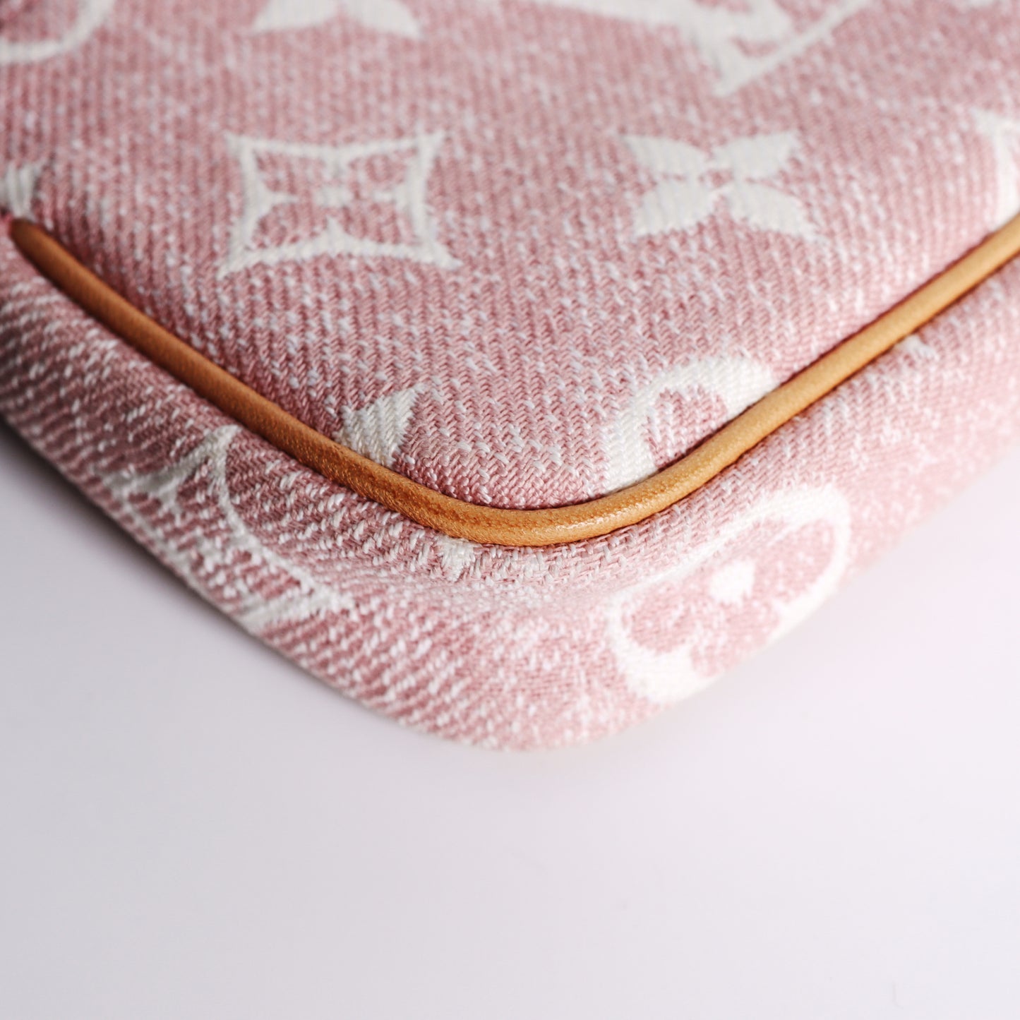 Pre-Owned Louis Vuitton Pochette Accessoires Pink Jacquard Canvas Small Leather Goods 58219346