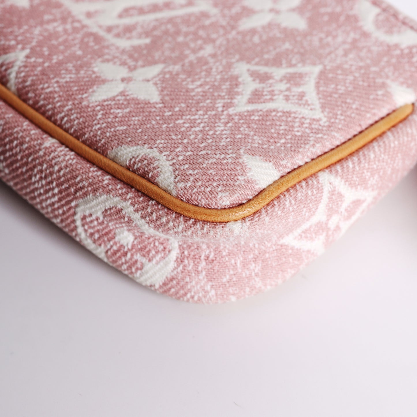Pre-Owned Louis Vuitton Pochette Accessoires Pink Jacquard Canvas Small Leather Goods 58219346