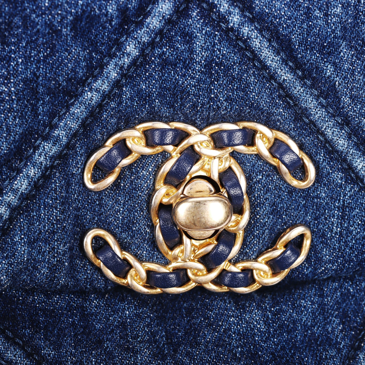 Pre-Owned Chanel 19 Large Size Blue Quilted Denim Shoulder Bag 59062679 L