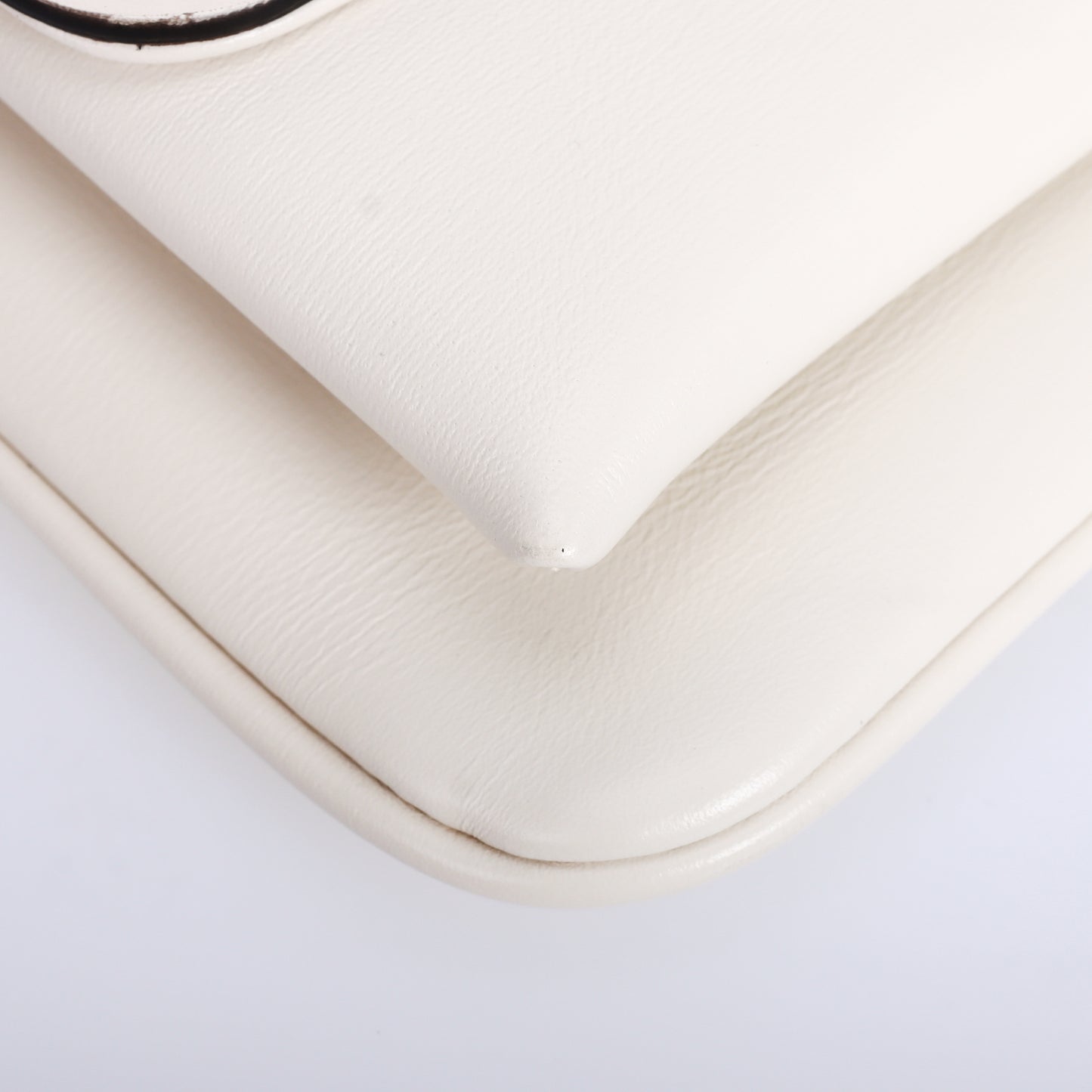 Pre-Owned Gucci Arli White Calfskin Shoulder Bag B61414416