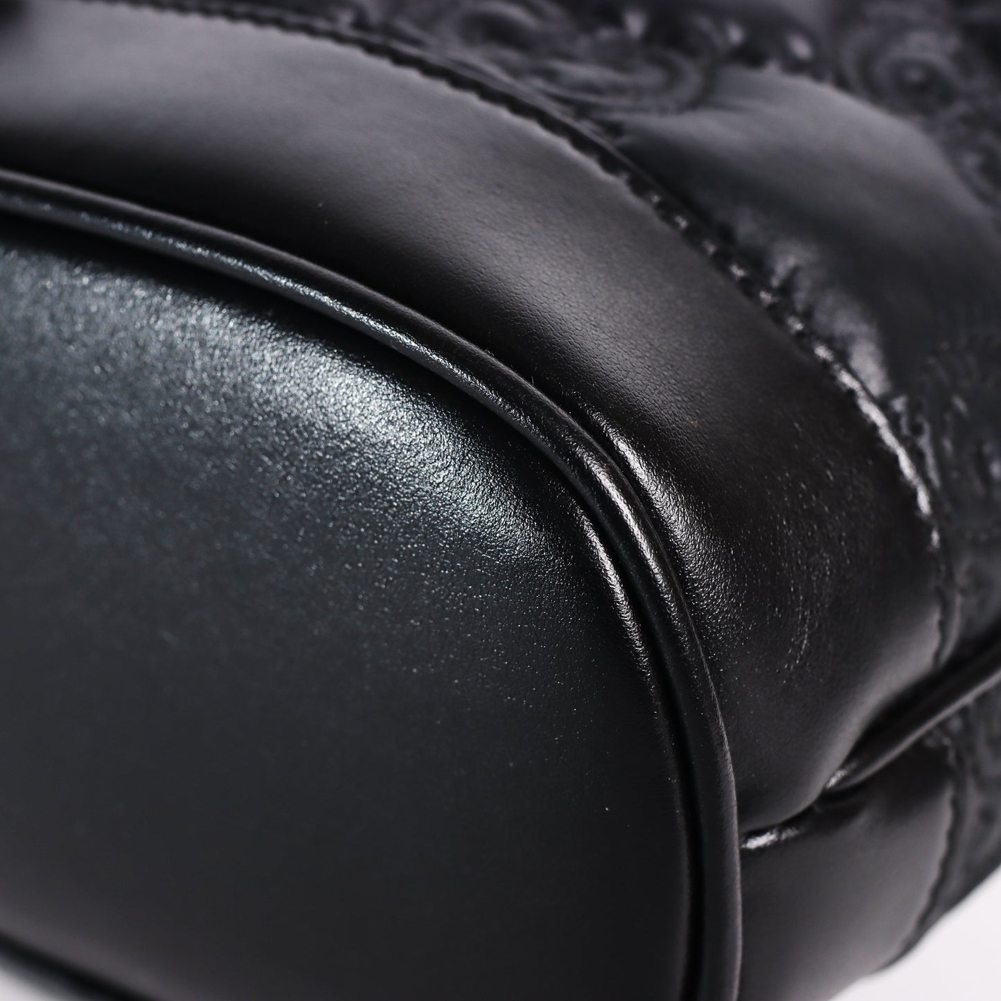 Pre-Owned Gucci Black  Matelassé  Calfskin  Crossbody Bag 61843833