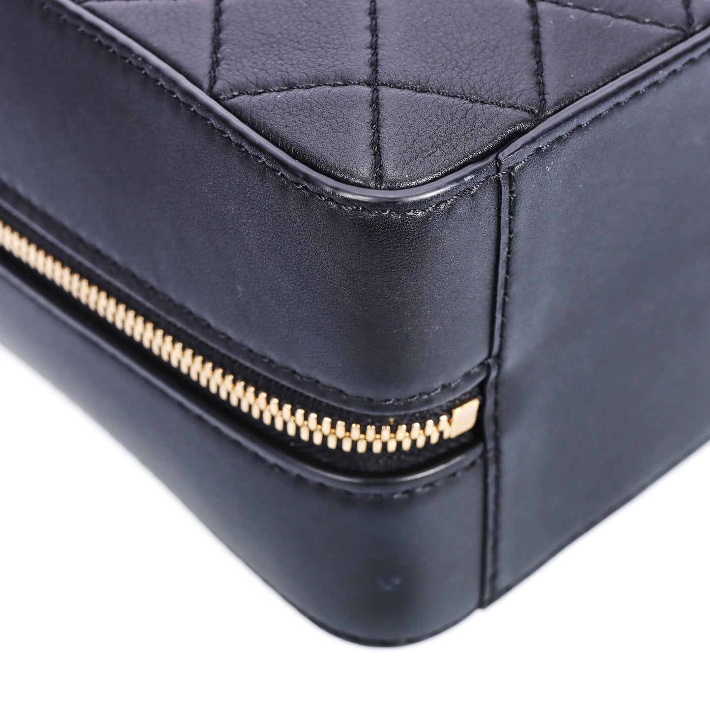 Pre-Owned Chanel Travel Vanity Case Black Quilted Calfskin Shoulder Bag 62621941