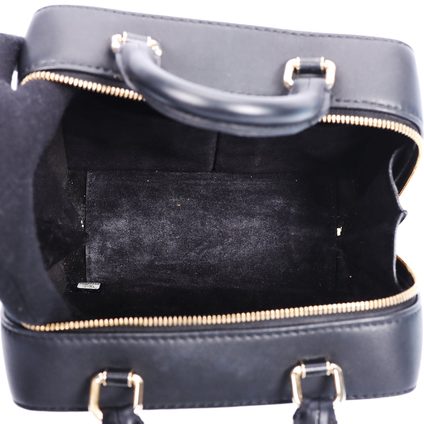 Pre-Owned Chanel Travel Vanity Case Black Quilted Calfskin Shoulder Bag 62621941