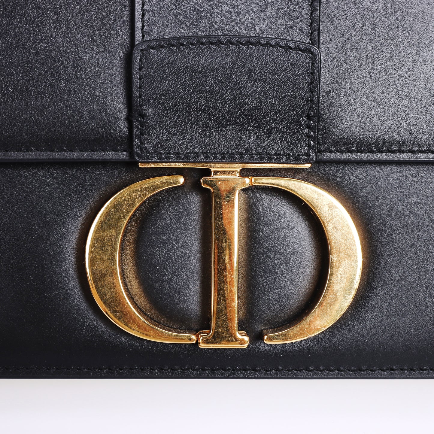 Pre-Owned Dior 30 Montaigne Black Calfskin Shoulder Bag 66690010