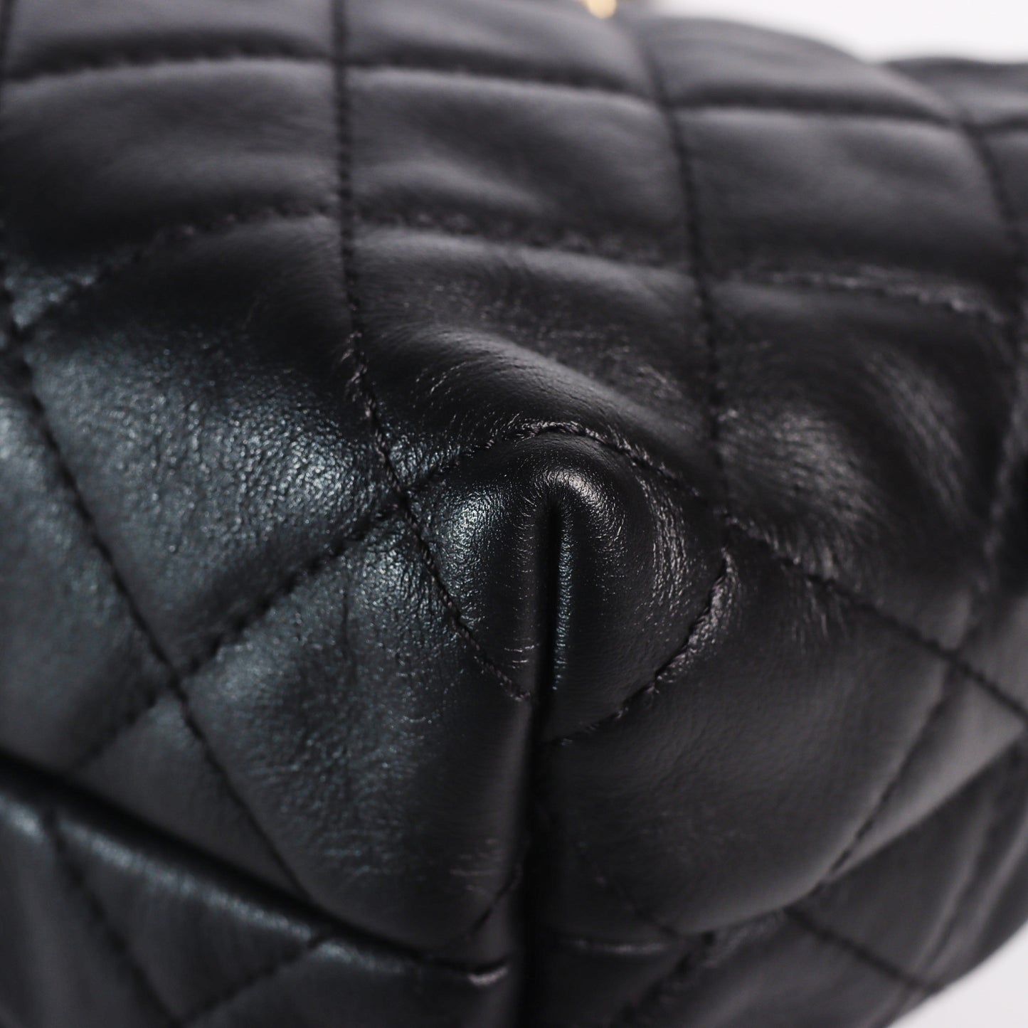 Pre-Owned Chanel Bowling  Black Calfskin Leather Crossbody Bag 72606561L