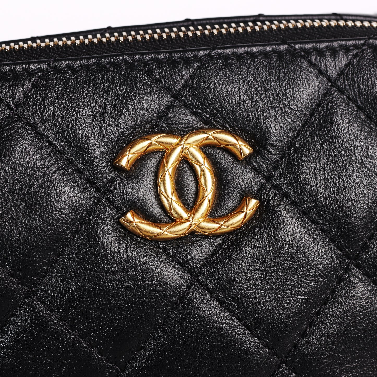 Pre-Owned Chanel Bowling  Black Calfskin Leather Crossbody Bag 72606561L