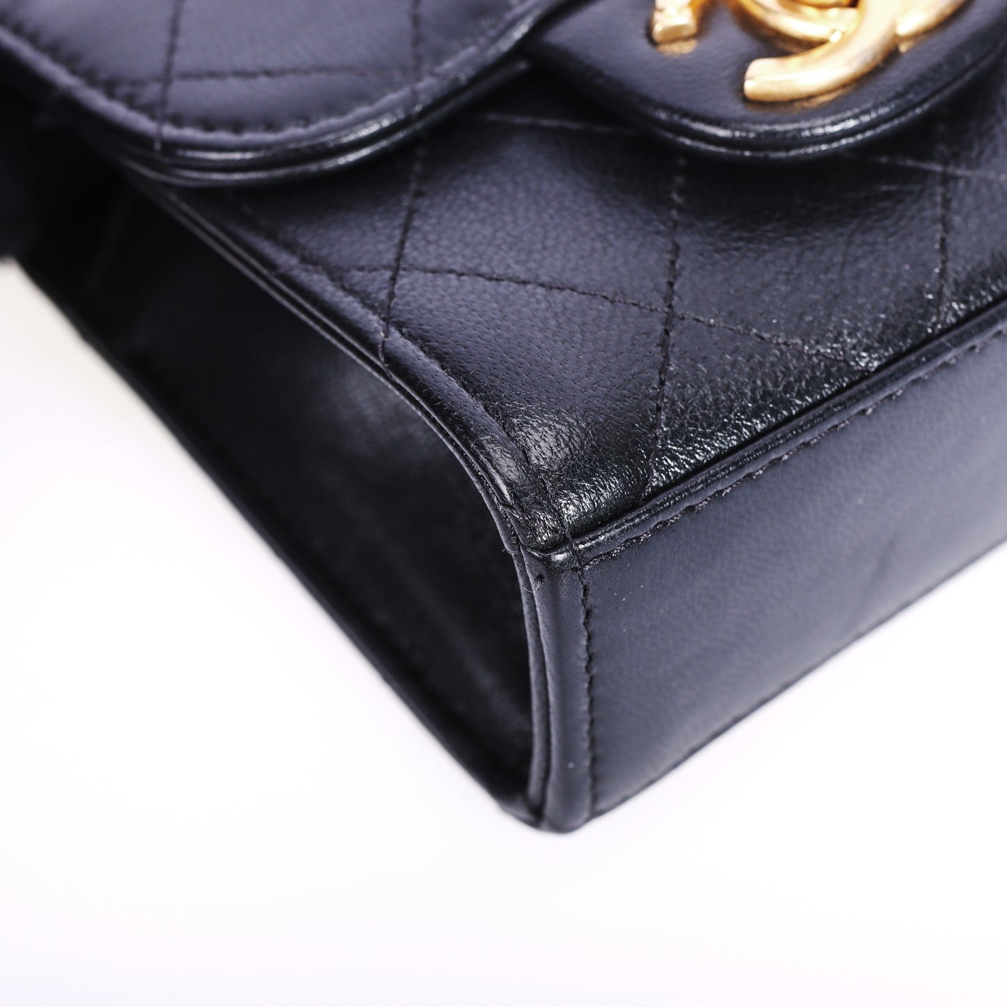 Pre-owned CHANEL Chic Pearls Black Quilted Calfskin Crossbody Bag 75337744 L