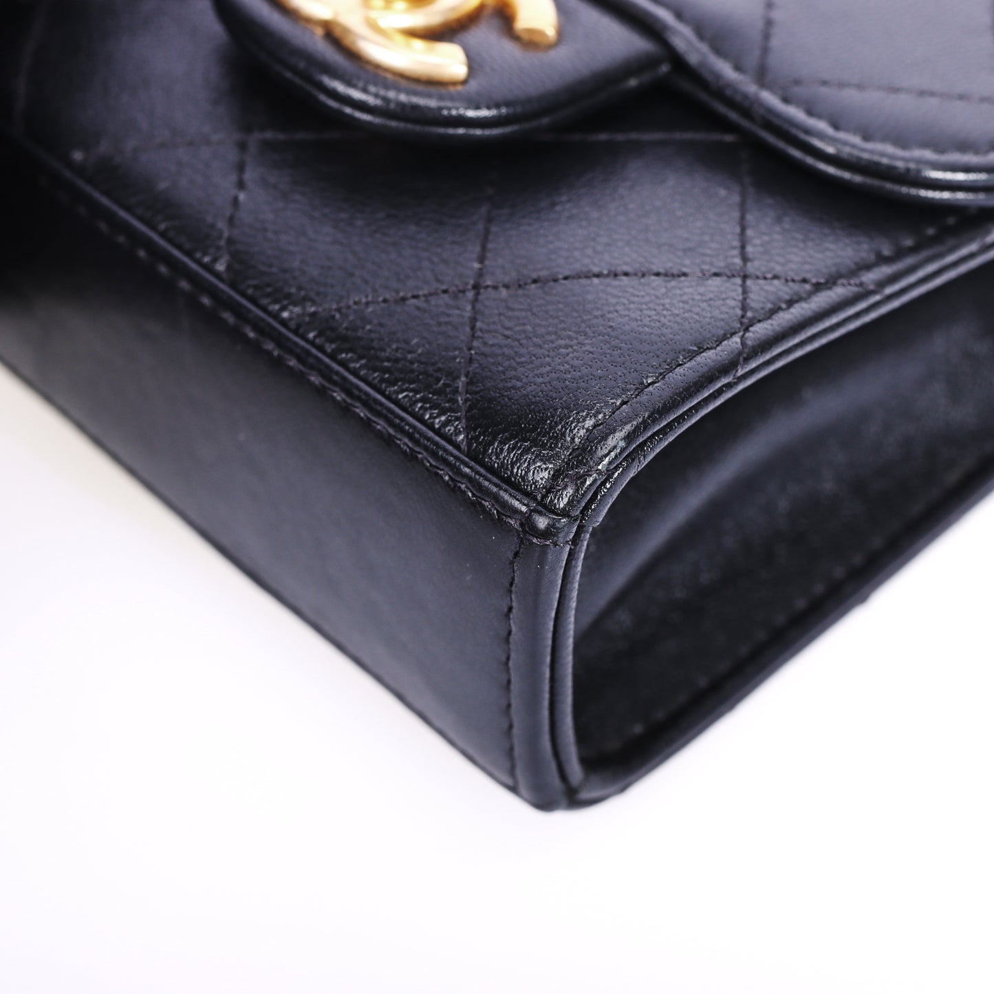 Pre-owned CHANEL Chic Pearls Black Quilted Calfskin Crossbody Bag 75337744 L