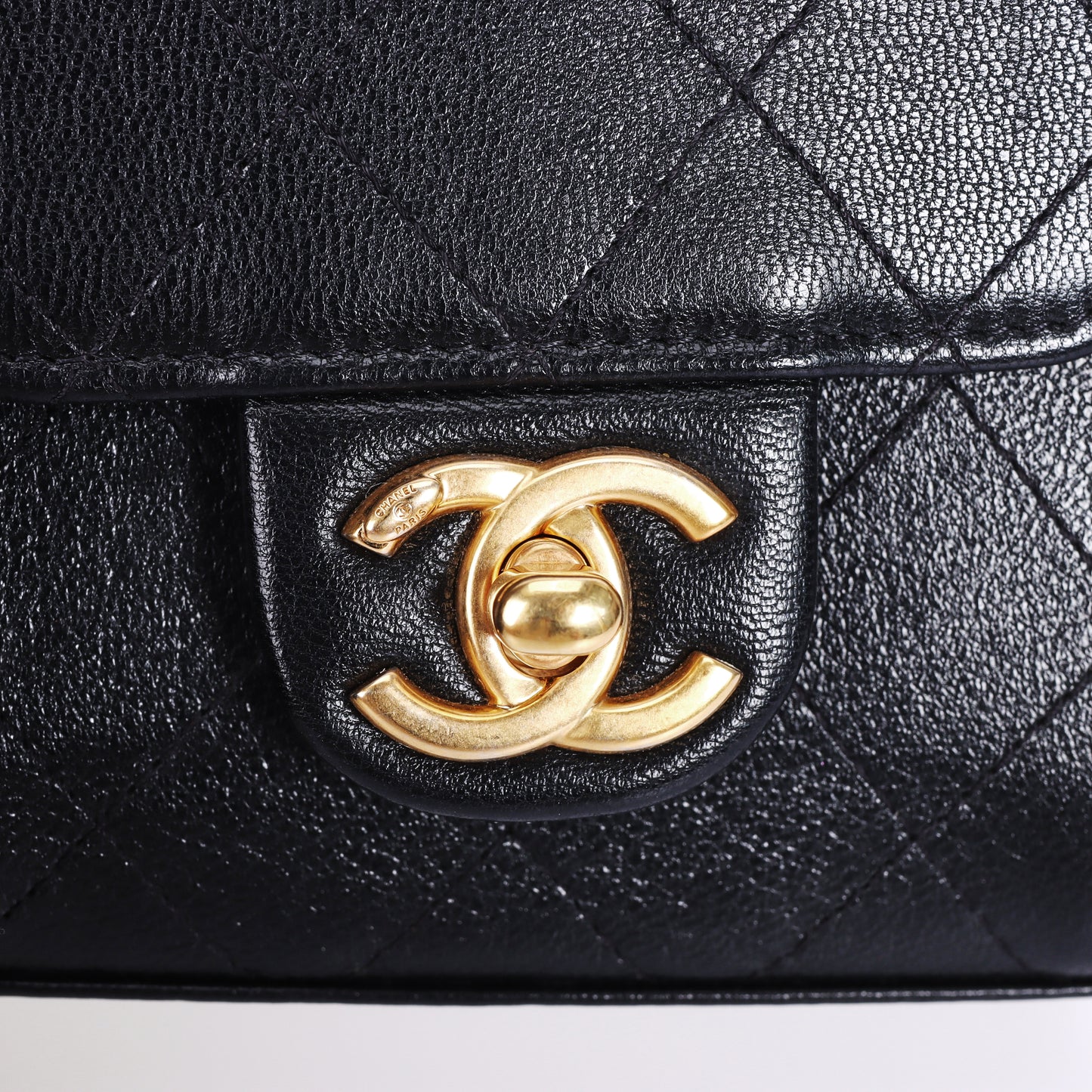 Pre-owned CHANEL Chic Pearls Black Quilted Calfskin Crossbody Bag 75337744 L