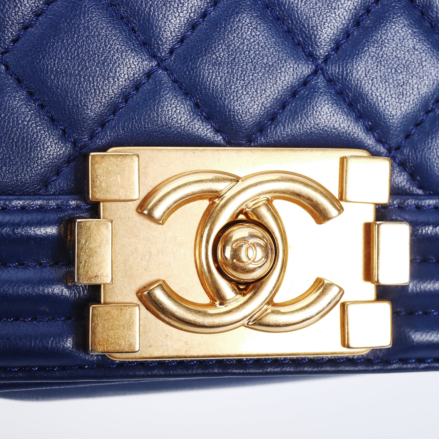 Pre-Owned Chanel Le Boy Small Blue Calfskin Shoulder Bag 76541982