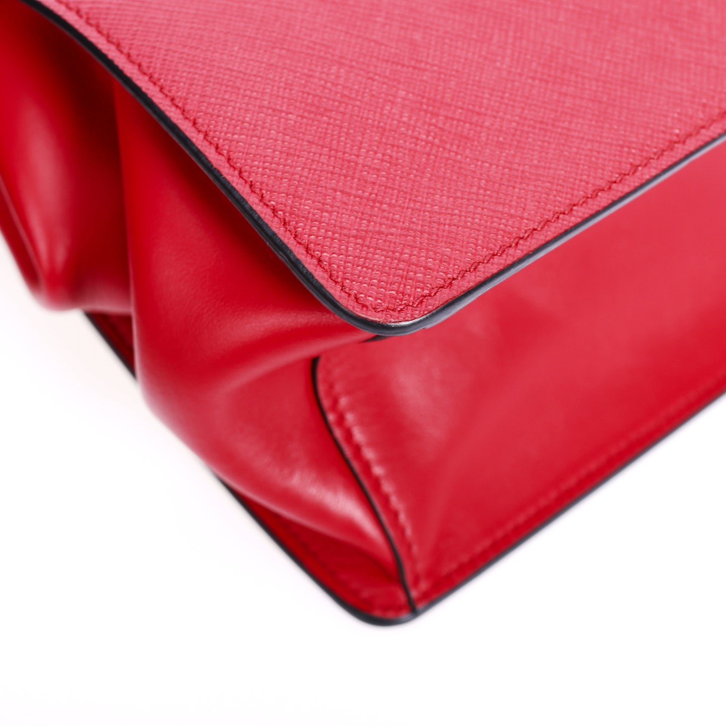 Pre-Owned Prada Red Saffiano Calfskin  Crossbody Bag 77150495