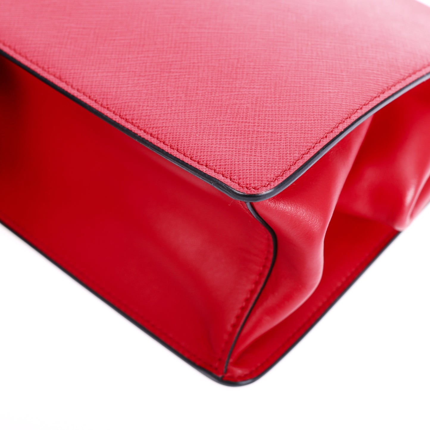 Pre-Owned Prada Red Saffiano Calfskin  Crossbody Bag 77150495