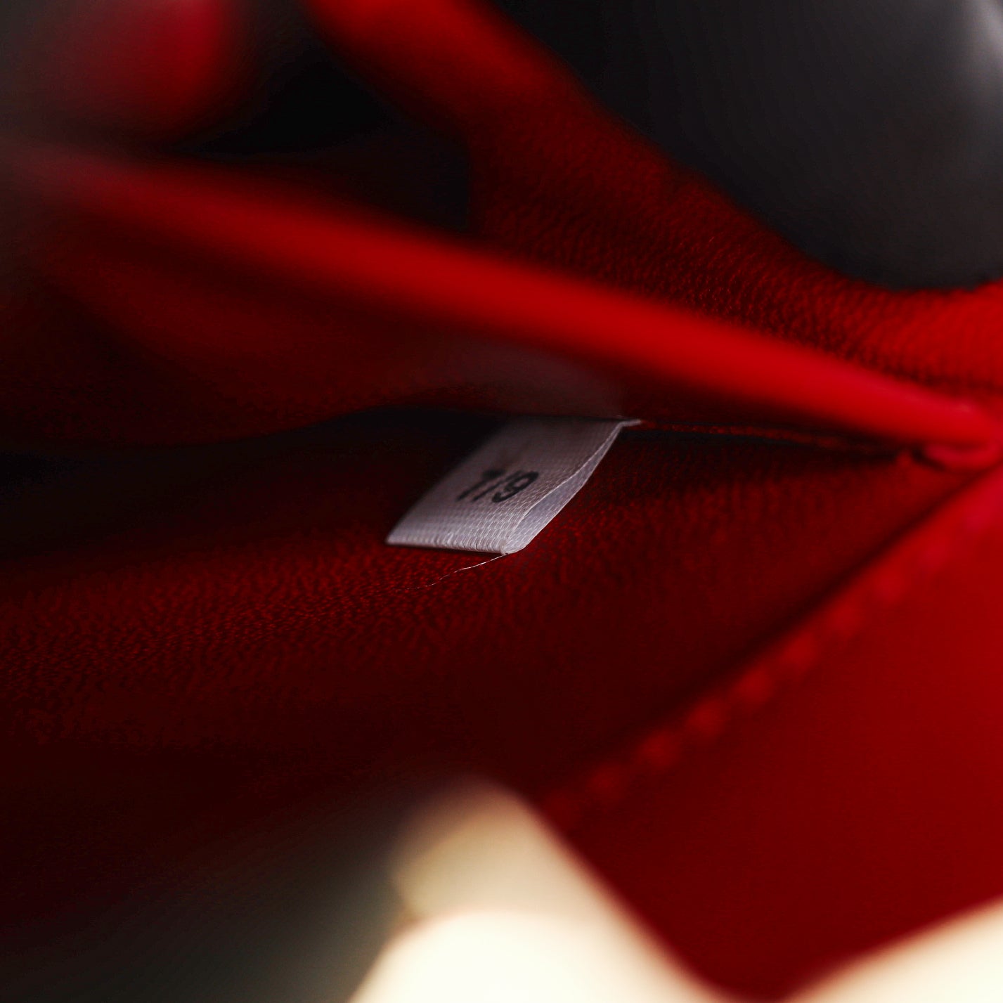 Pre-Owned Prada Red Saffiano Calfskin  Crossbody Bag 77150495