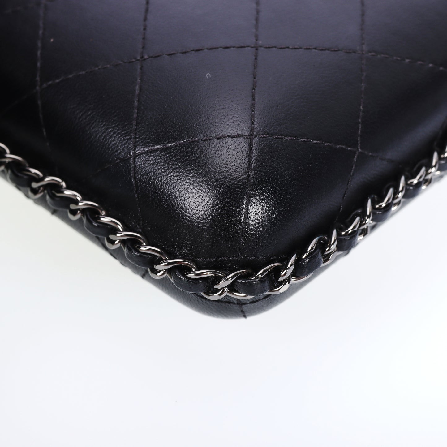 Pre-Owned Chanel Quilted Black Calfskin Leather Chain Phone Bag  80364232