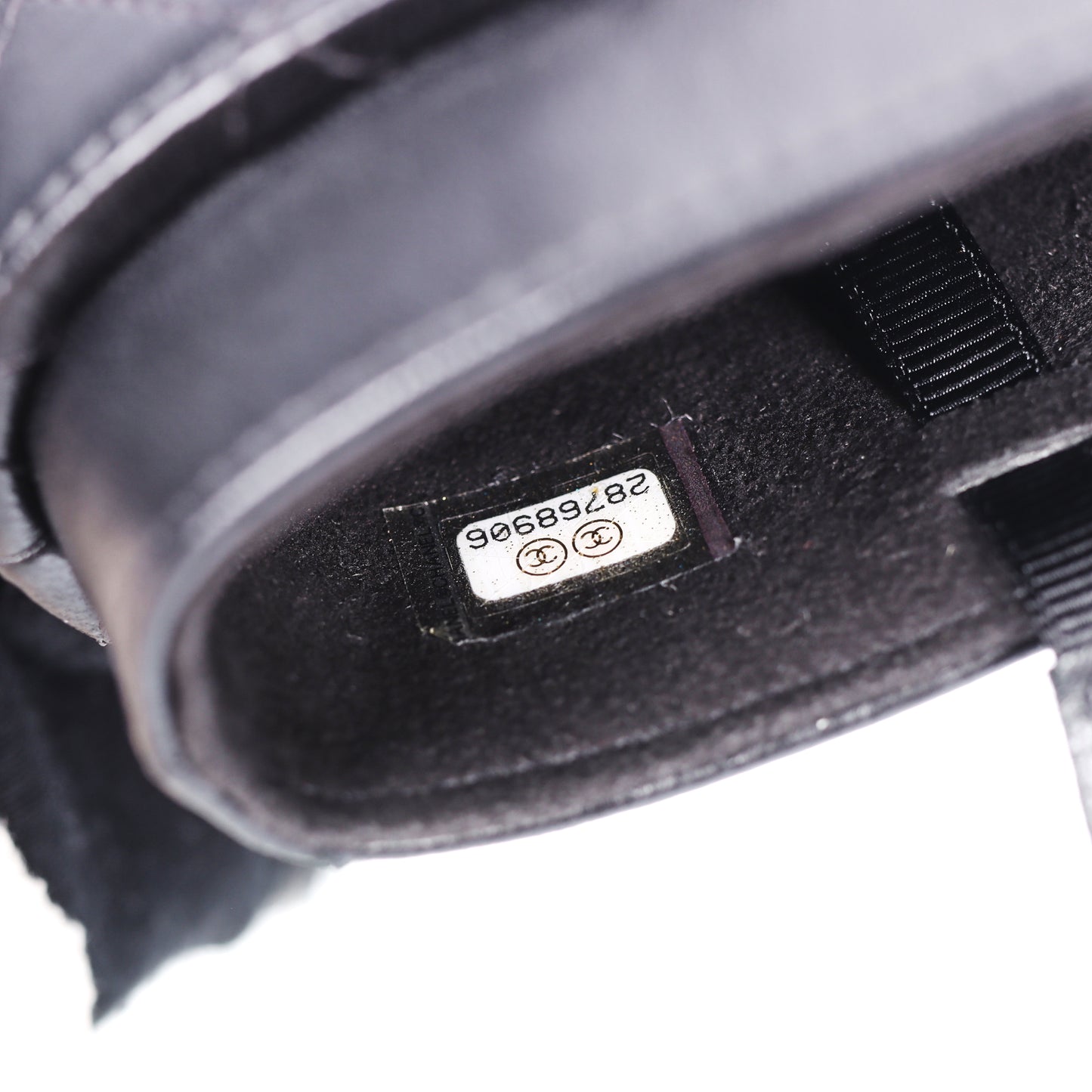 Pre-Owned Chanel Quilted Black Calfskin Leather Chain Phone Bag  80364232