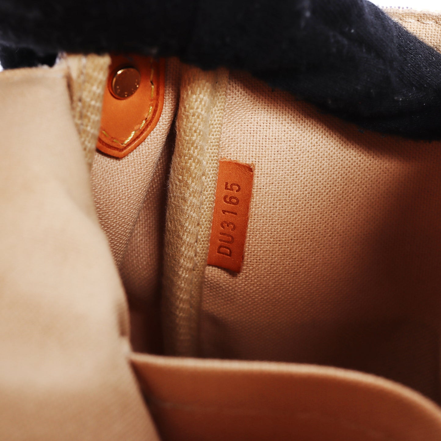 Pre-Owned Louis Vuitton Favorite White Damier Azur Coated Canvas Crossbody Bag 83929893