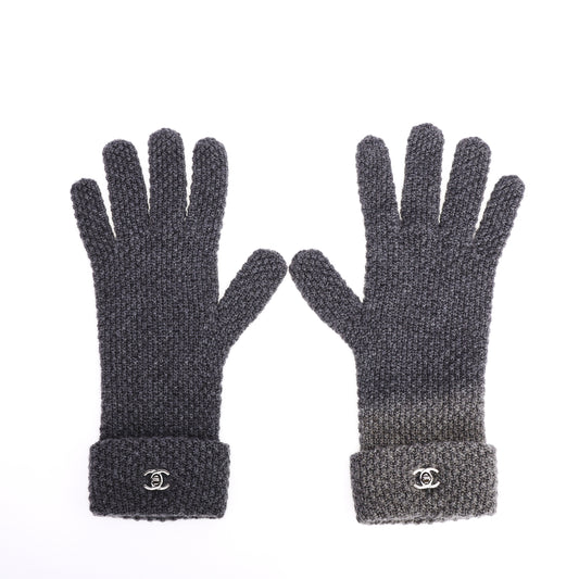 Pre-Owned Chanel Gray Cashmere Gloves 83985825 L